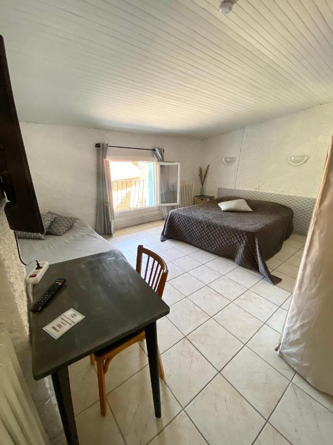 Les Voyageurs Hotell Charols Eksteriør bilde